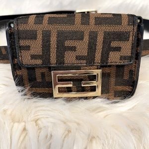 🤎 Brown Belt Bag (can also be used as a shoulder bag with gold chain).🤎